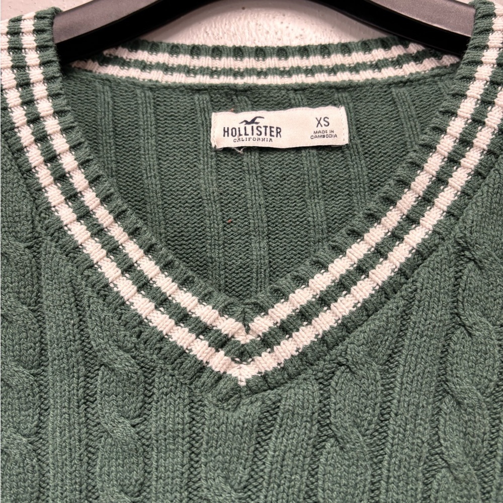 HOLLISTER Green V-neck Cable sweater long sleeve X-SMALL - Picture 3 of 8
